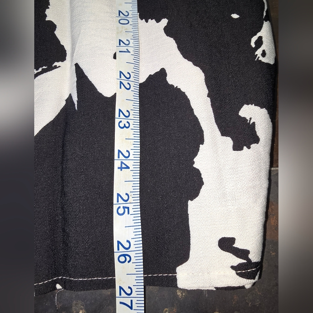 Black Vine & Love Cow Print V Neck Blouse NWT Small - Picture 5 of 6